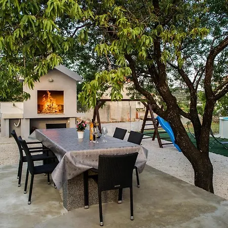 Vikendica Stunning Home In Vrsine With Wifi
