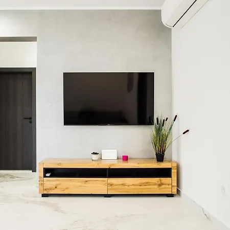 Stunning Home In Vrsine With Wifi *