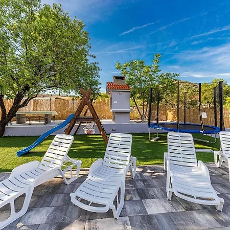 Stunning Home In Vrsine With Wifi * Vrsine
