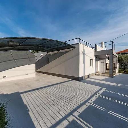Vikendica Stunning Home In Vrsine With Wifi *