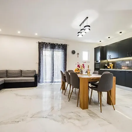 Stunning Home In Vrsine With Wifi * Vrsine