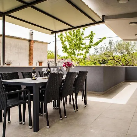 Stunning Home In Vrsine With Wifi Vikendica