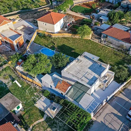 Stunning Home In Vrsine With Wifi * Vrsine