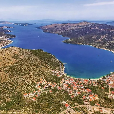 Stunning Home In Vrsine With Wifi *