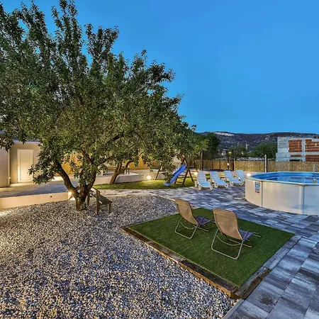Stunning Home In Vrsine With Wifi * Vrsine