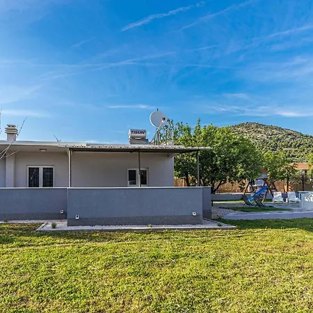 Stunning Home In Vrsine With Wifi Vrsine