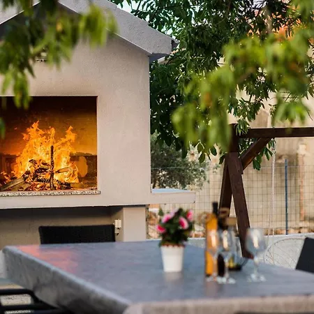 Vikendica Stunning Home In Vrsine With Wifi *