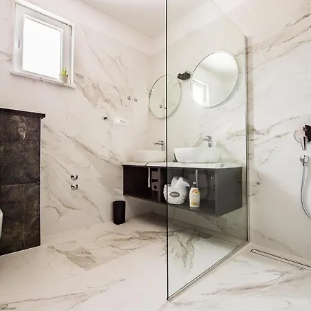 Stunning Home In Vrsine With Wifi Vikendica *