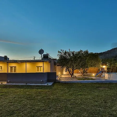 Vikendica Stunning Home In Vrsine With Wifi *
