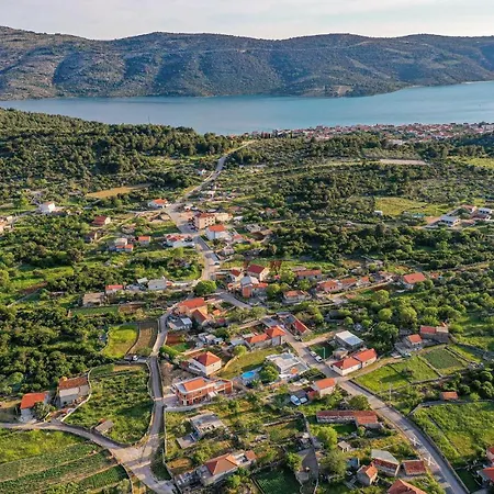 Stunning Home In Vrsine With Wifi * Vrsine