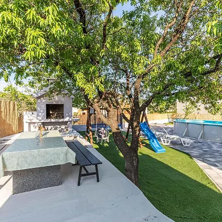 Stunning Home In Vrsine With Wifi * Vrsine